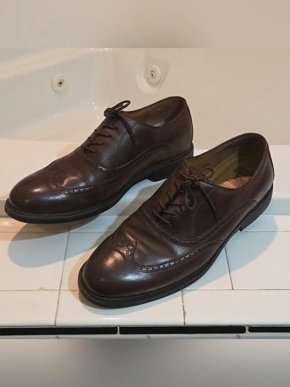 Johnston And Murphy’s XC4 Brown Leather WingTip Oxford Lace Up Dress Shoes 10.5M
